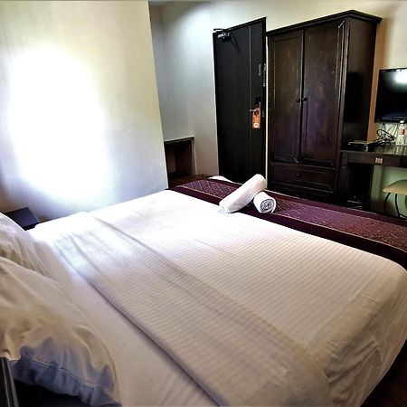 8 Boutique By The Sea Hotell Tanjung Tokong Exteriör bild