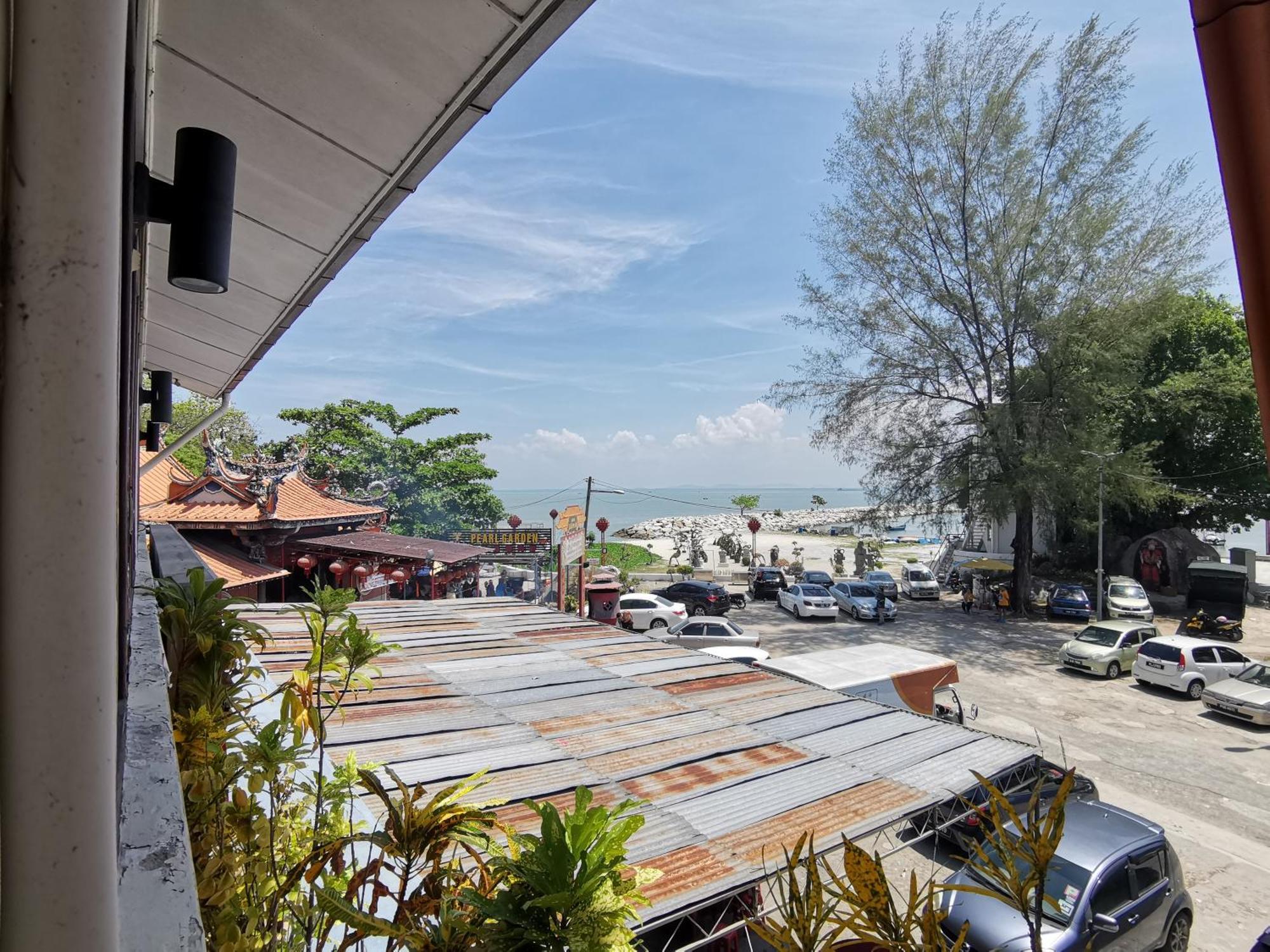 8 Boutique By The Sea Hotell Tanjung Tokong Exteriör bild
