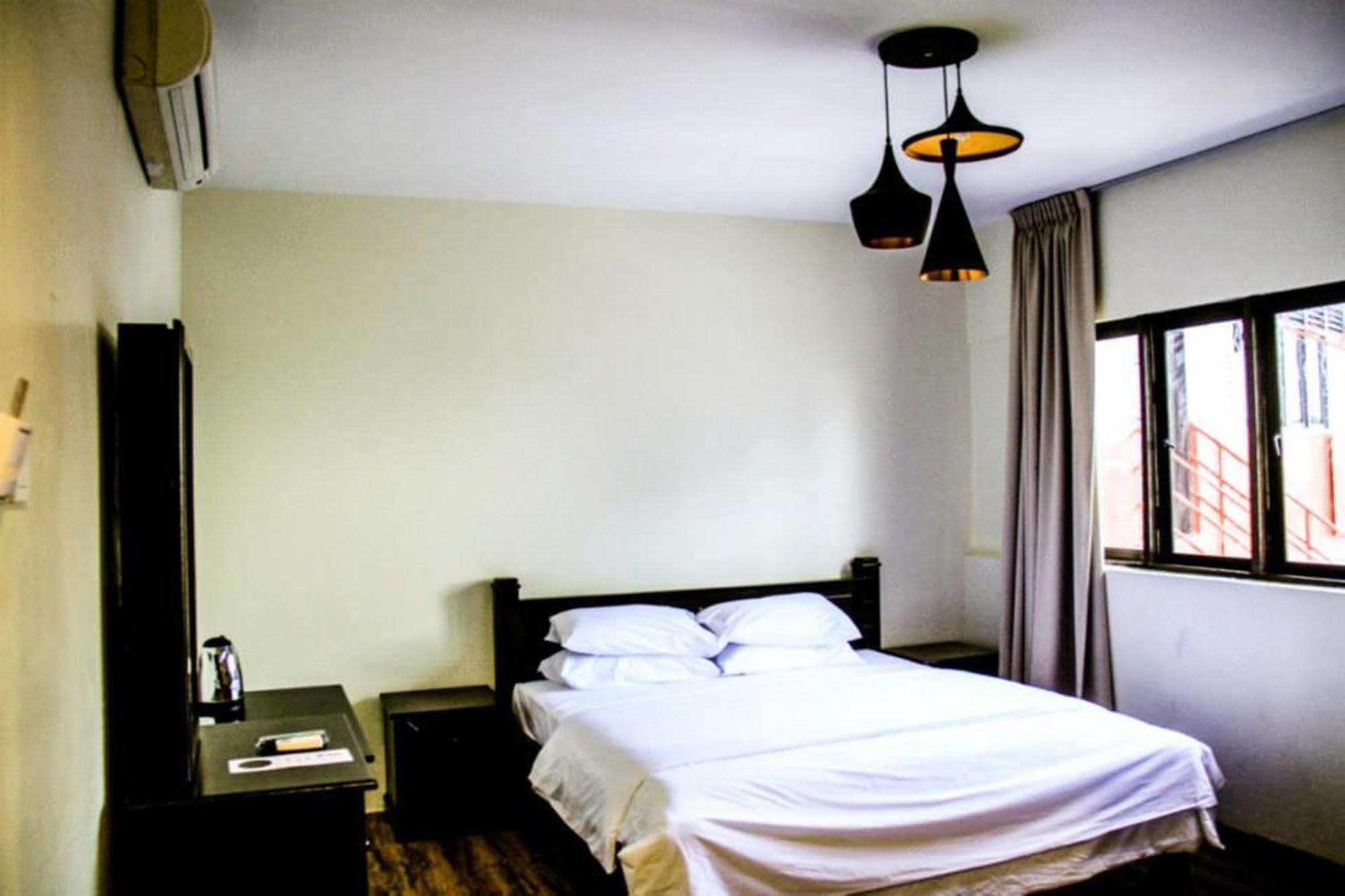 8 Boutique By The Sea Hotell Tanjung Tokong Exteriör bild
