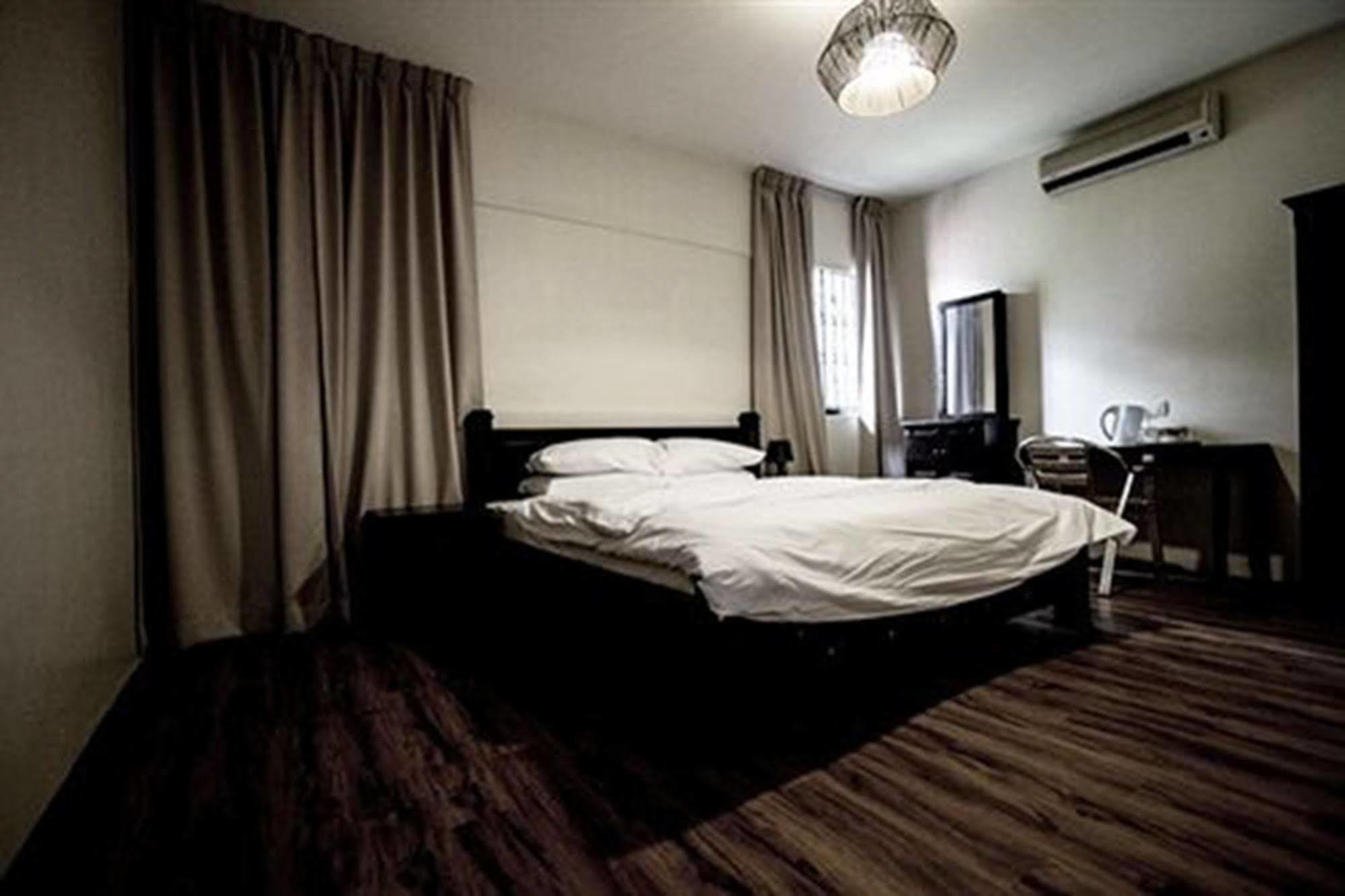 8 Boutique By The Sea Hotell Tanjung Tokong Exteriör bild