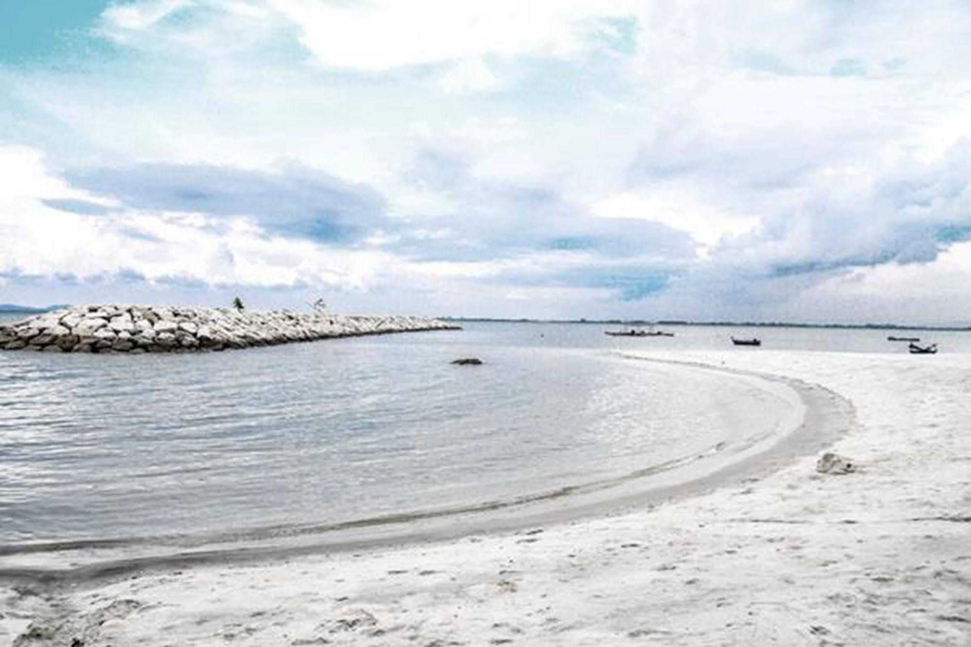 8 Boutique By The Sea Hotell Tanjung Tokong Exteriör bild