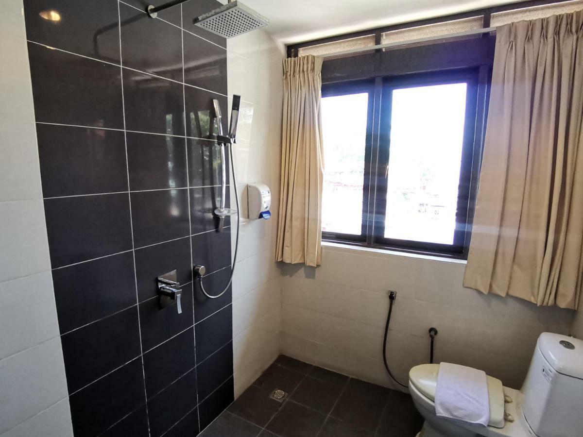 8 Boutique By The Sea Hotell Tanjung Tokong Exteriör bild