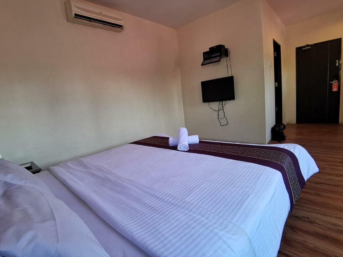 8 Boutique By The Sea Hotell Tanjung Tokong Exteriör bild