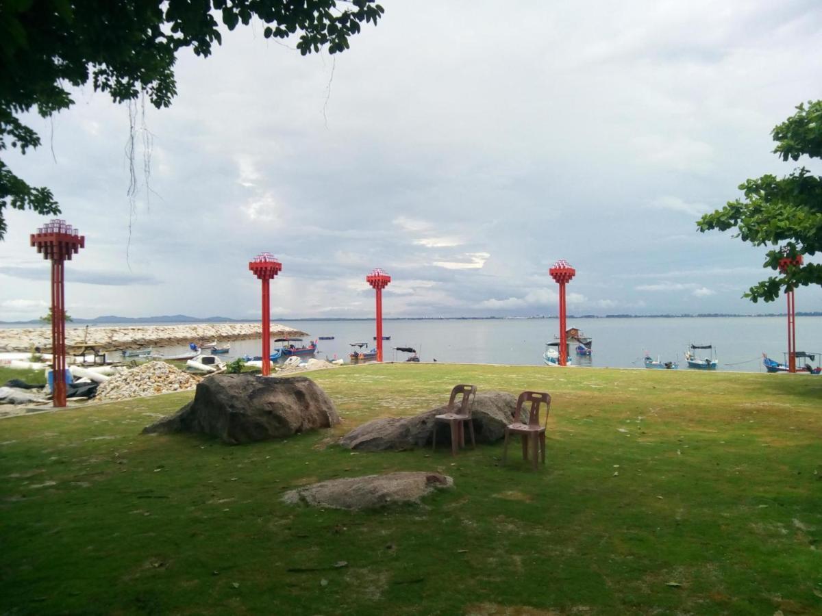 8 Boutique By The Sea Hotell Tanjung Tokong Exteriör bild